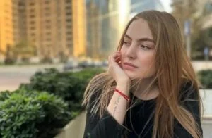 Laman Guliyeva Almanya’da Almanca öğretimi yapan girişimci ve sosyal medya eğitmeni